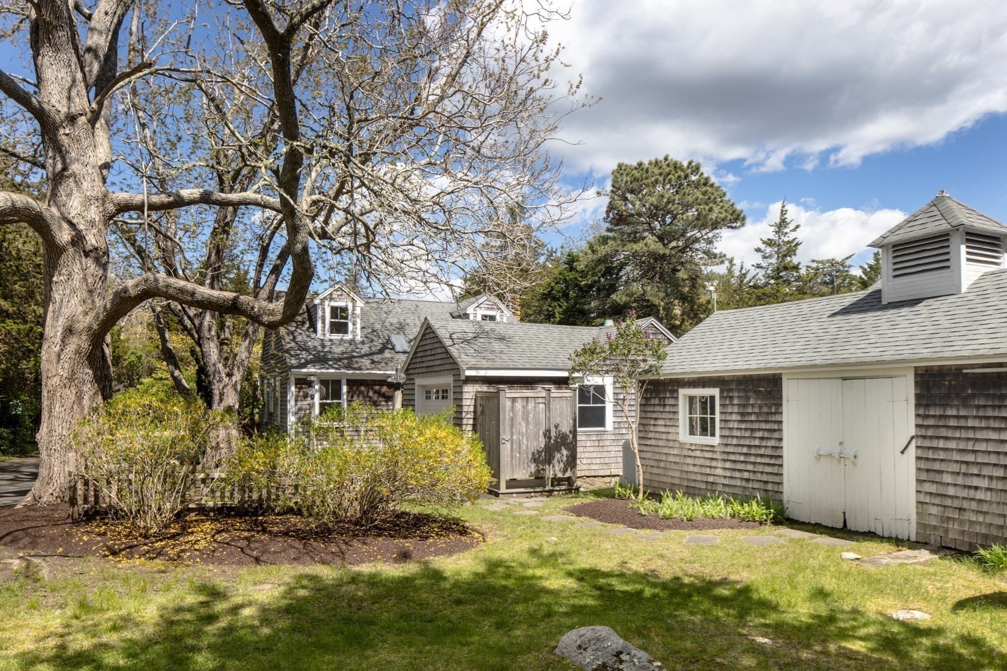 Single Family Residence at 12 Noyes Ave, Mattapoisett MA 02739, photo 12 of 42