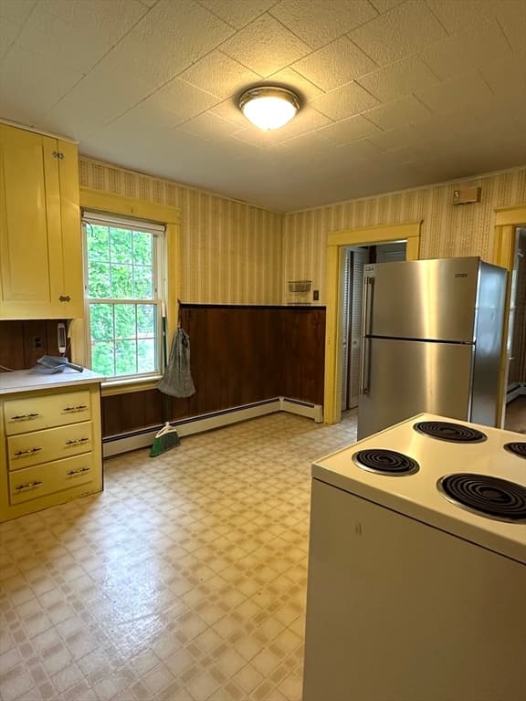 Single Family Residence at 10 Park St, Auburn MA 01501, Auburn, photo 20 of 22