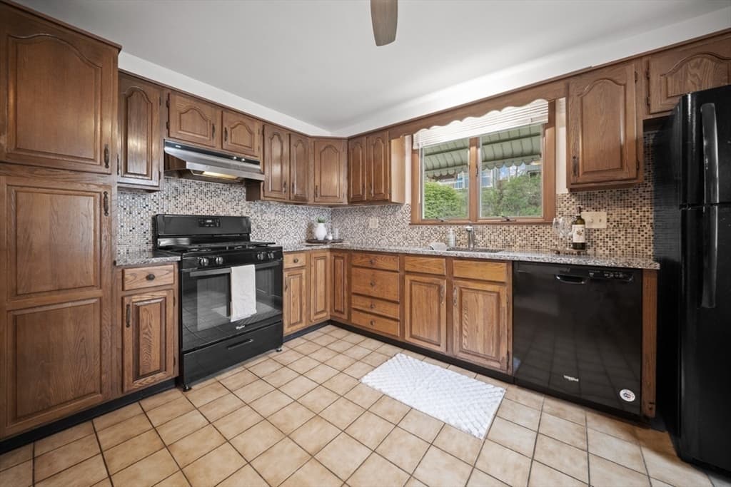 Condominium at 1180 Main Street # 2, Waltham MA 02451, photo 9 of 32