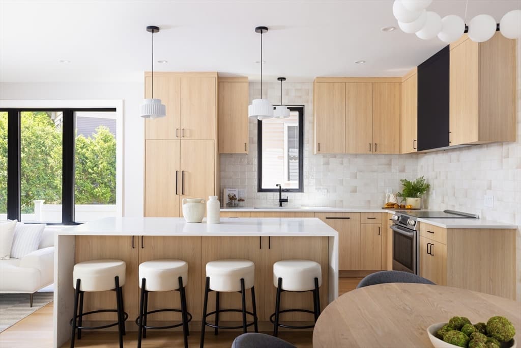 Condominium at 356 Linwood Ave # 356, Newton MA 02460, photo 2 of 15