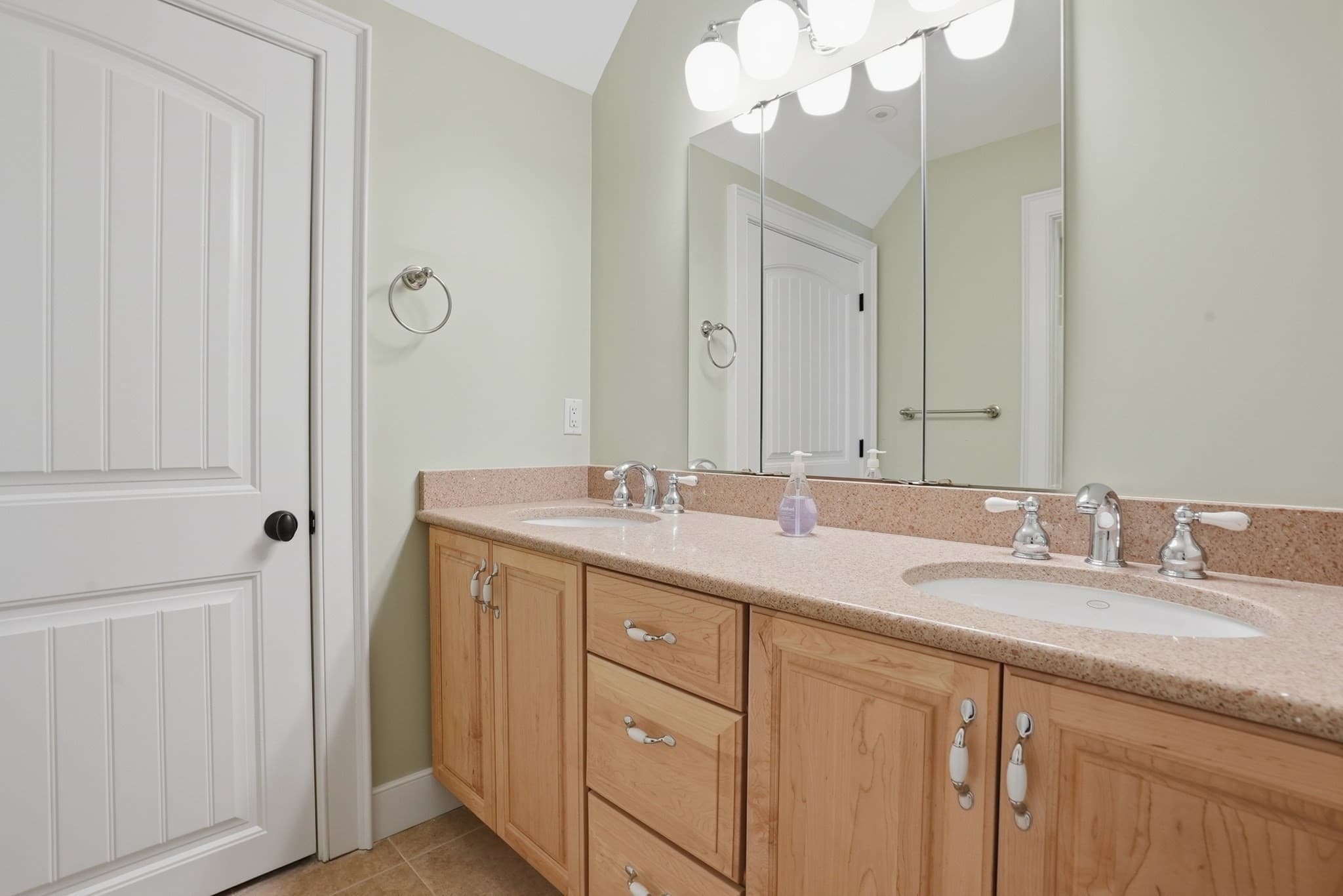 Single Family Residence at 1 Twin Springs Drive, Saugus MA 01906, Saugus, photo 31 of 42