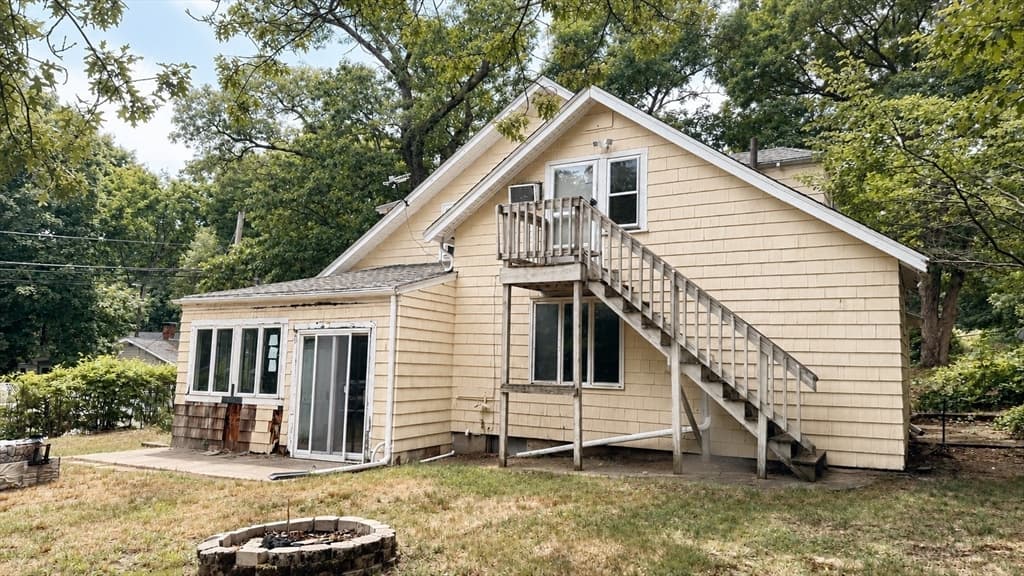 126 Lakehurst Ave, Weymouth MA 02189