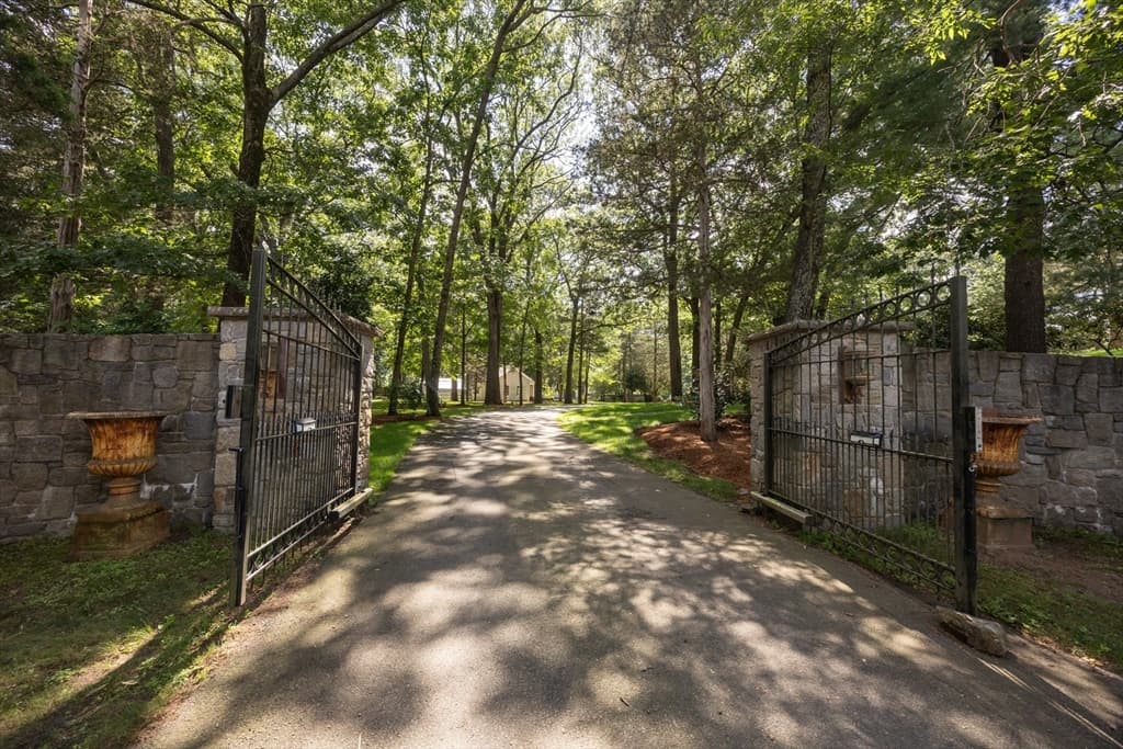 55 Parkwood Drive, Milton MA 02186