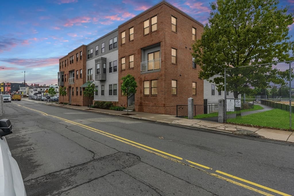 16 Boardman St # 204, Boston MA 02128