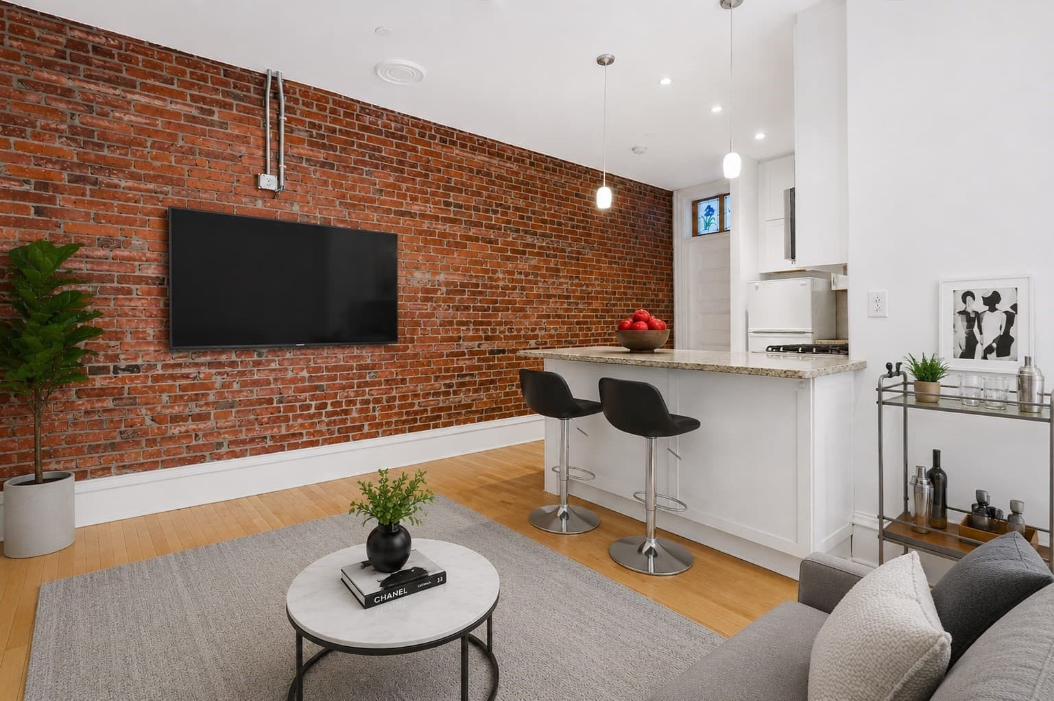 Condominium at 31 Massachusetts Ave # 2, Boston MA 02115, photo 2 of 9
