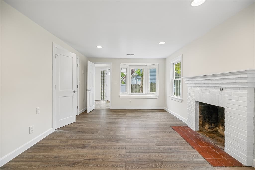 Single Family Residence at 146 Hayward St, Braintree MA 02184, photo 5 of 24