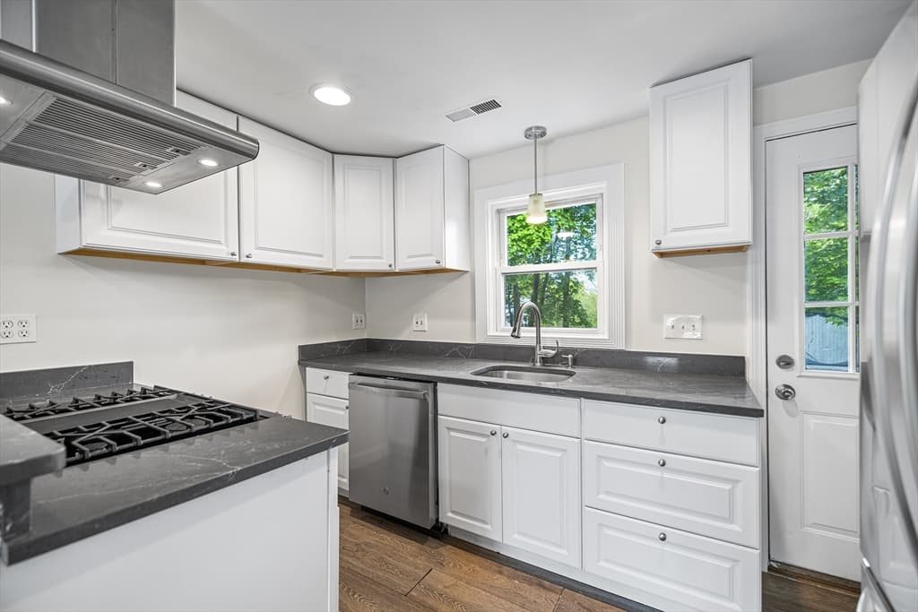 Single Family Residence at 146 Hayward St, Braintree MA 02184, photo 8 of 24