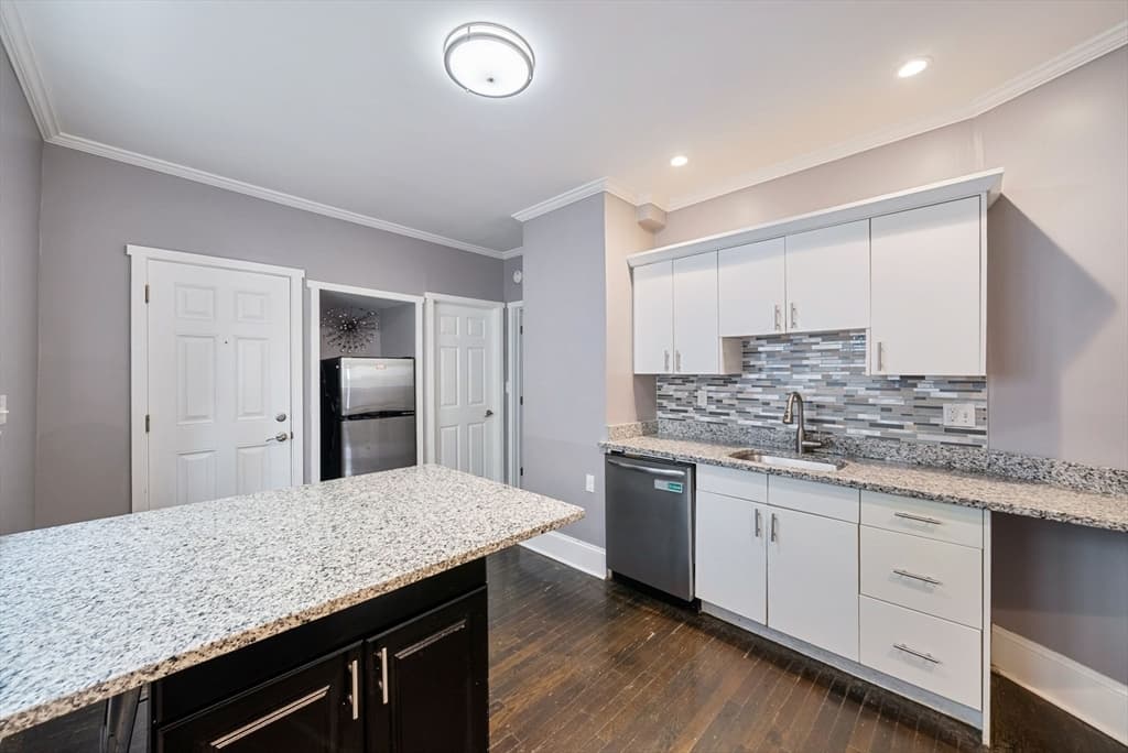 3 Family at 3 Palermo St, Cambridge MA 02141, Cambridge, photo 13 of 36