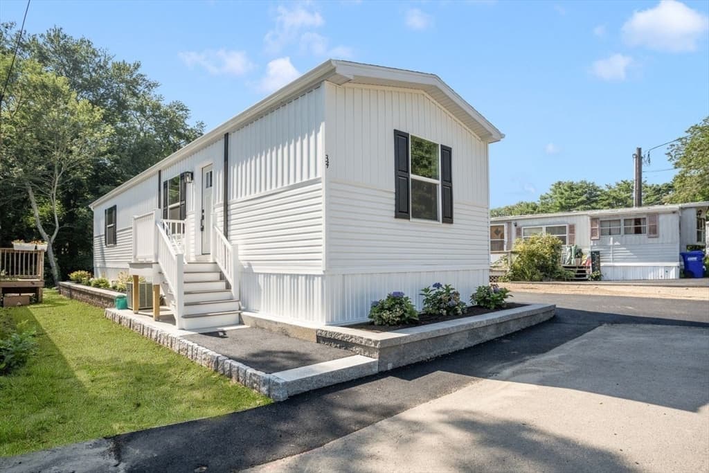 4 Northwest # 4, North Attleboro MA 02760