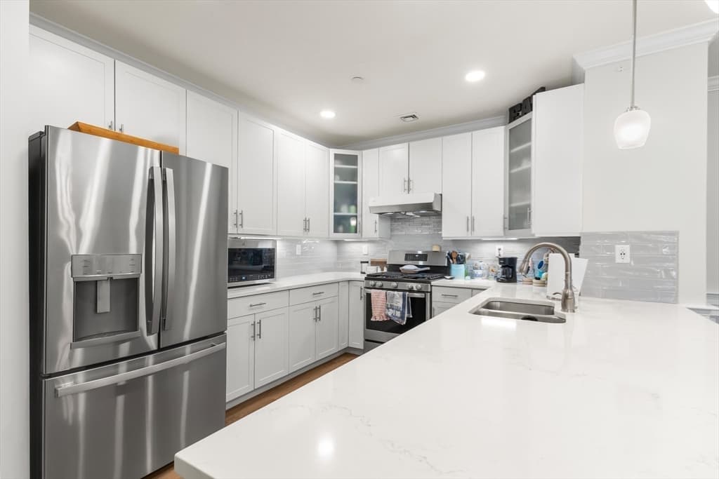 Condominium at 320 Middlesex Ave # B205, Medford MA 02155, photo 6 of 40