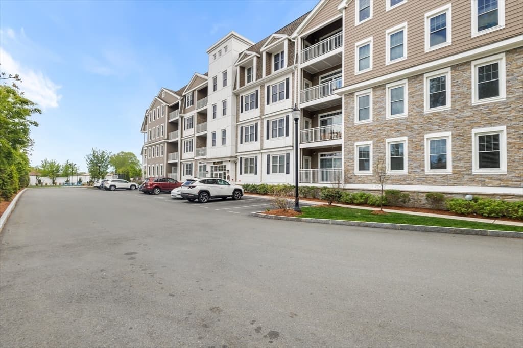 Condominium at 320 Middlesex Ave # B205, Medford MA 02155, photo 34 of 40
