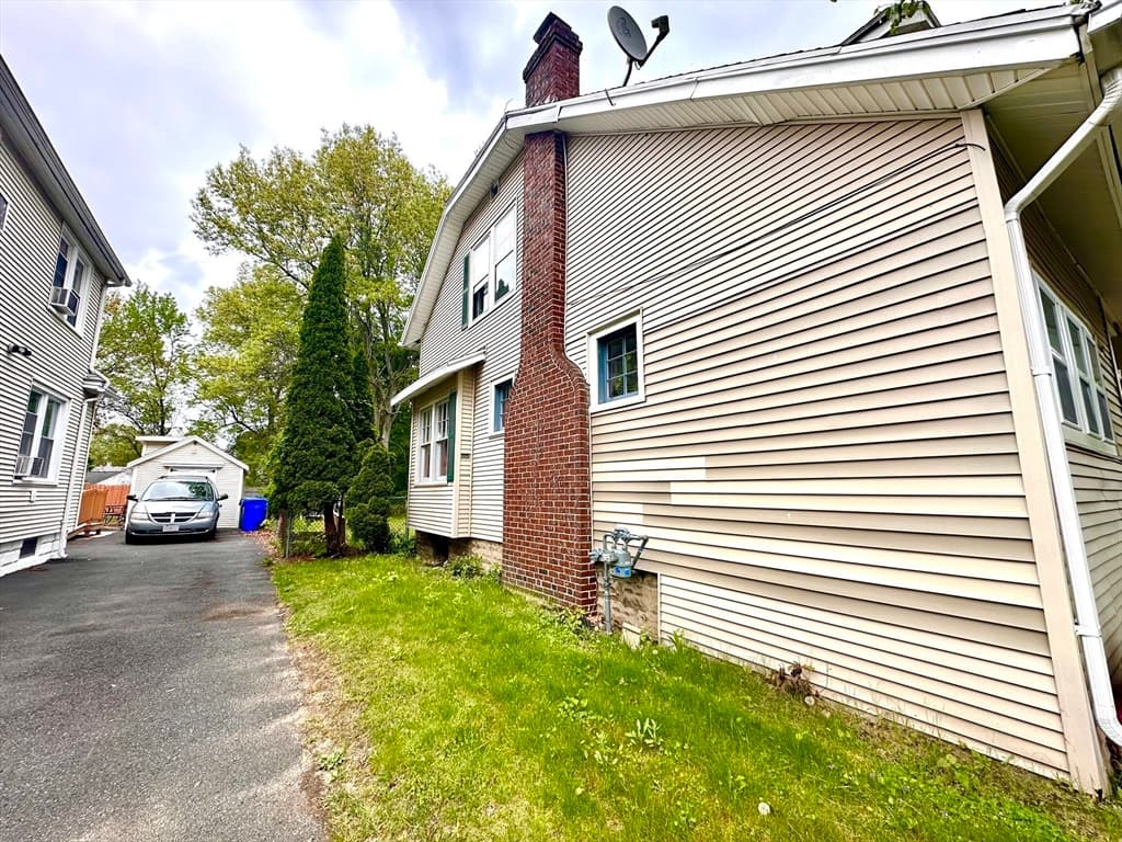 107 Dorset St, Springfield MA 01108 photo 3