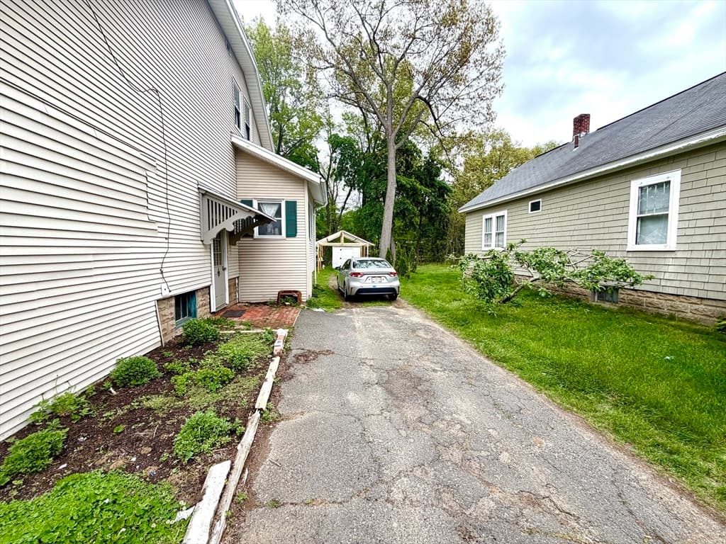 107 Dorset St, Springfield MA 01108 photo 4