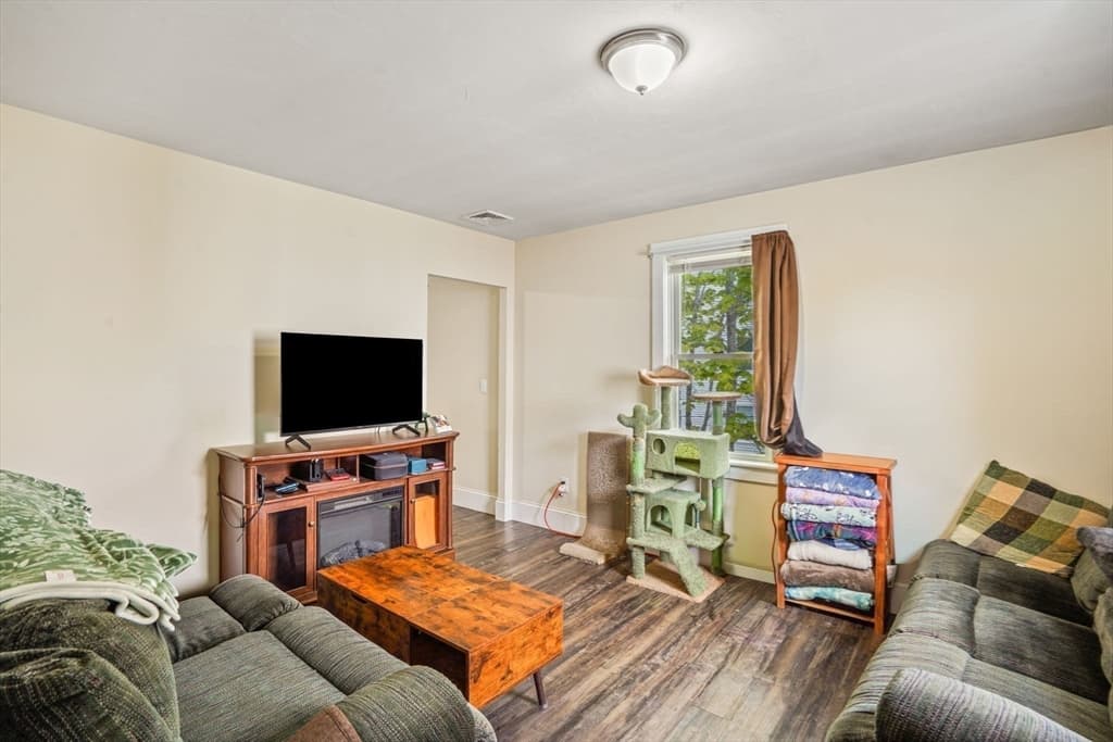 2 Family - 2 Units Up/Down at 21 Forest Avenue Ct, Plymouth MA 02360, Plymouth, photo 16 of 36