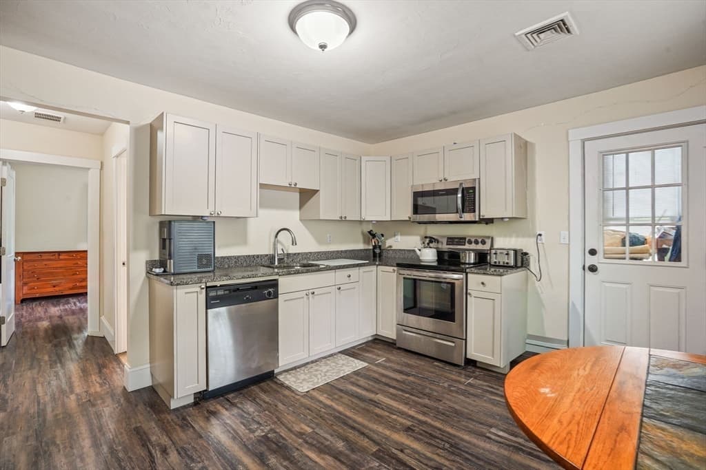 2 Family - 2 Units Up/Down at 21 Forest Avenue Ct, Plymouth MA 02360, Plymouth, photo 7 of 36
