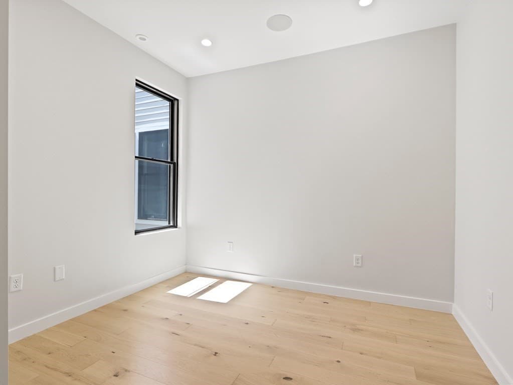 Condominium at 340 West 2nd Street # 17, Boston MA 02127, photo 16 of 36