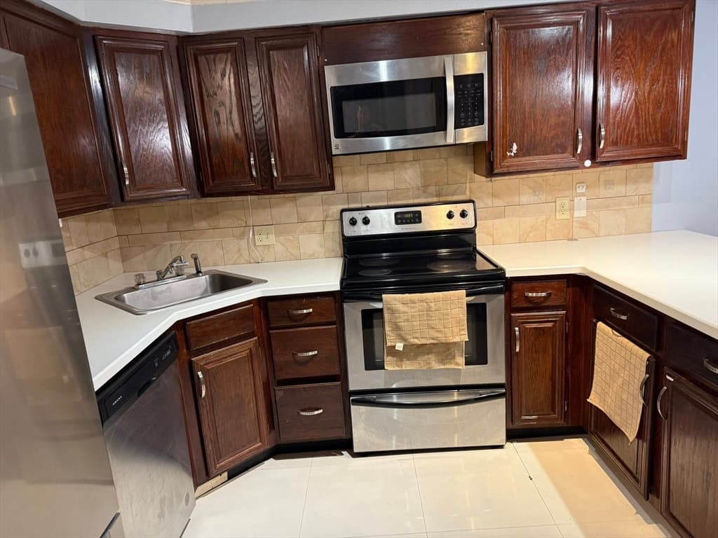 11 Hulbert # 15, Worcester MA 01603 photo 4