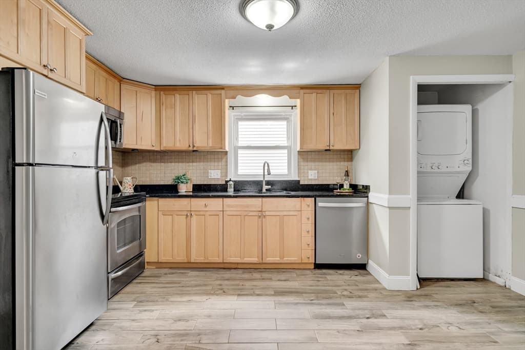 Condominium at 140 Madison Ave # 140, Arlington MA 02476, Arlington, photo 3 of 14