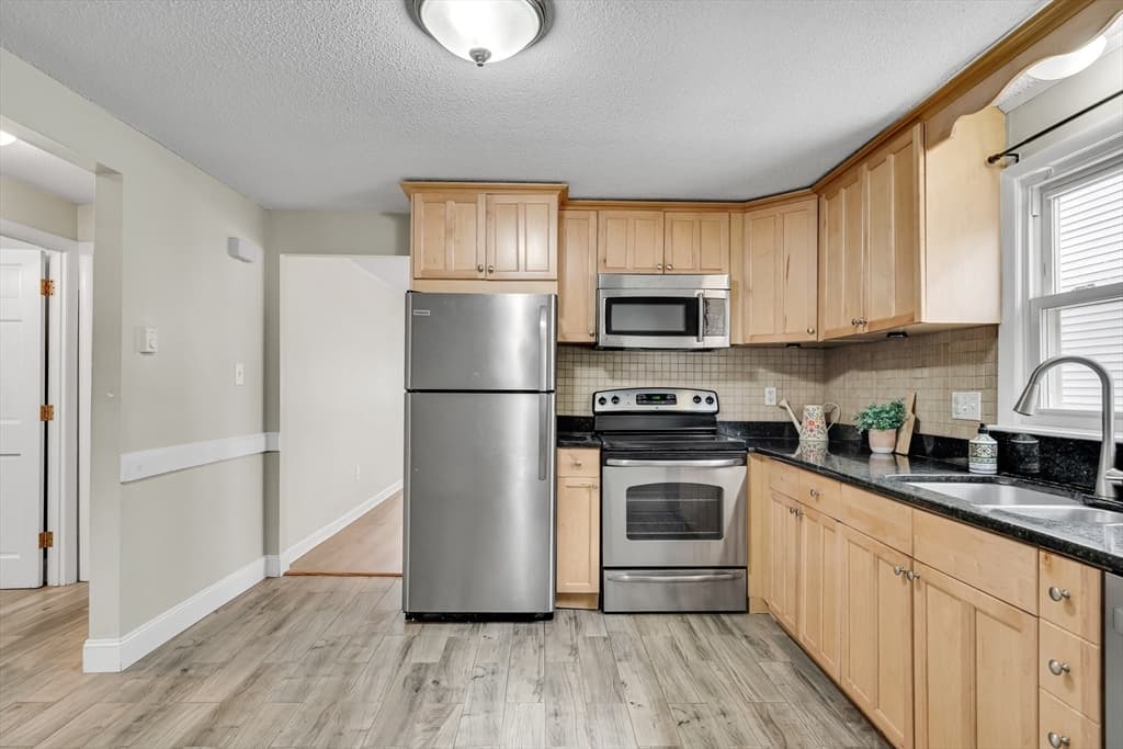 Condominium at 140 Madison Ave # 140, Arlington MA 02476, Arlington, photo 4 of 14