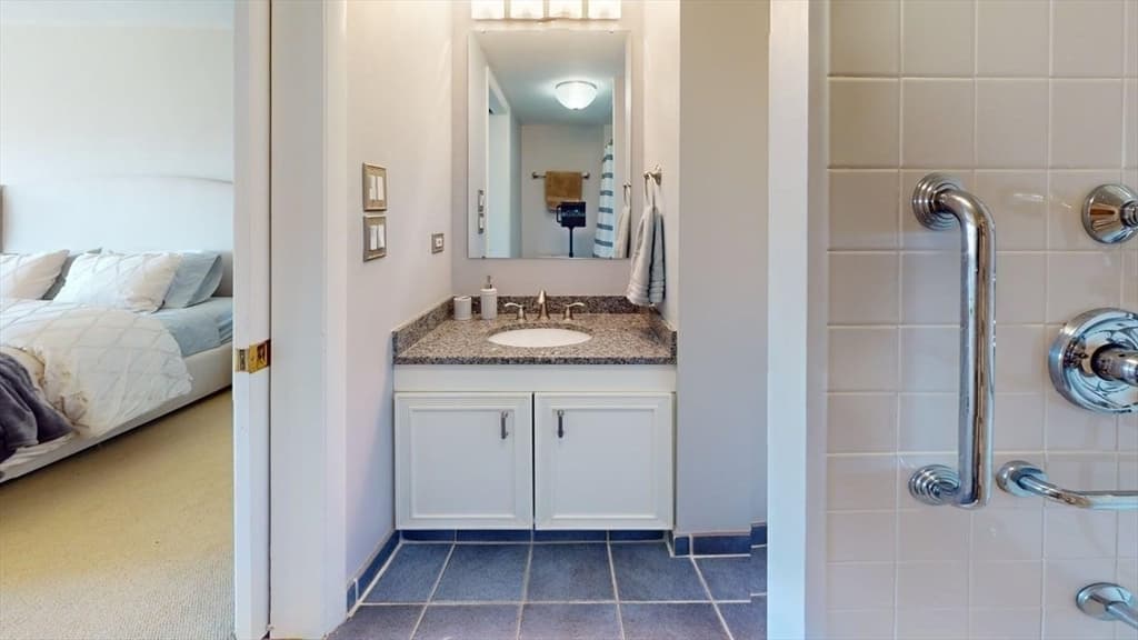 Condominium at 10 Hammond Pond Parkway # 607, Newton MA 02467, Newton, photo 24 of 29