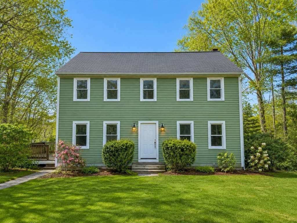 111 Snow St, Hanson MA 02341