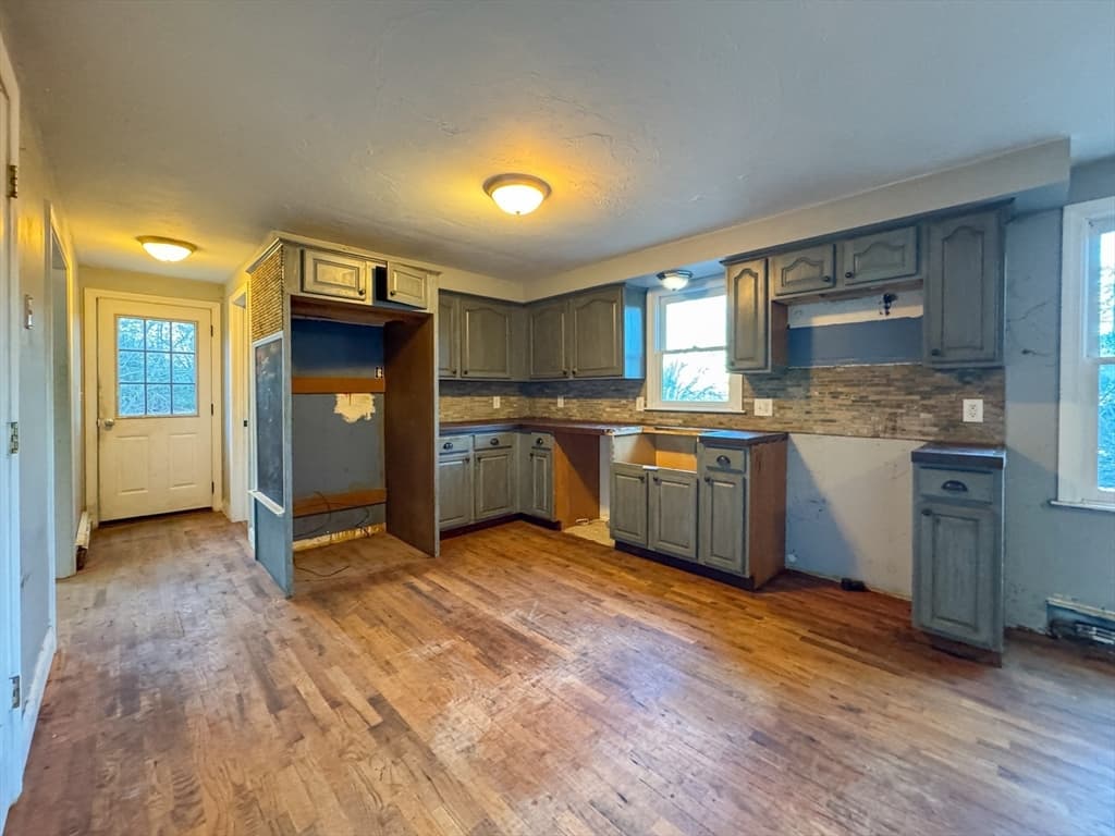 111 Snow St, Hanson MA 02341 photo 4