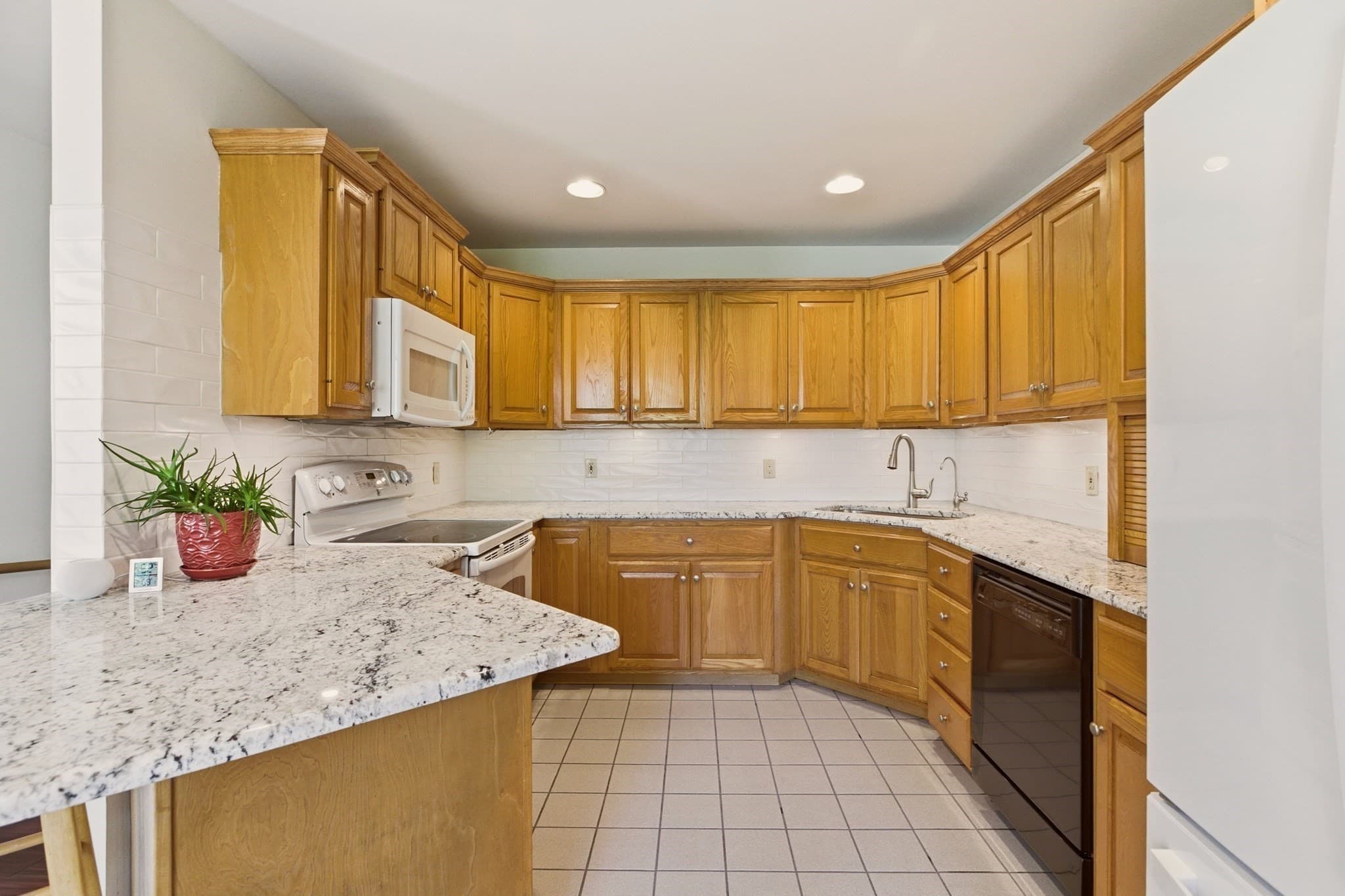 Single Family Residence at 81 Seapowet Ave, Tiverton RI 02878, Tiverton, photo 11 of 37