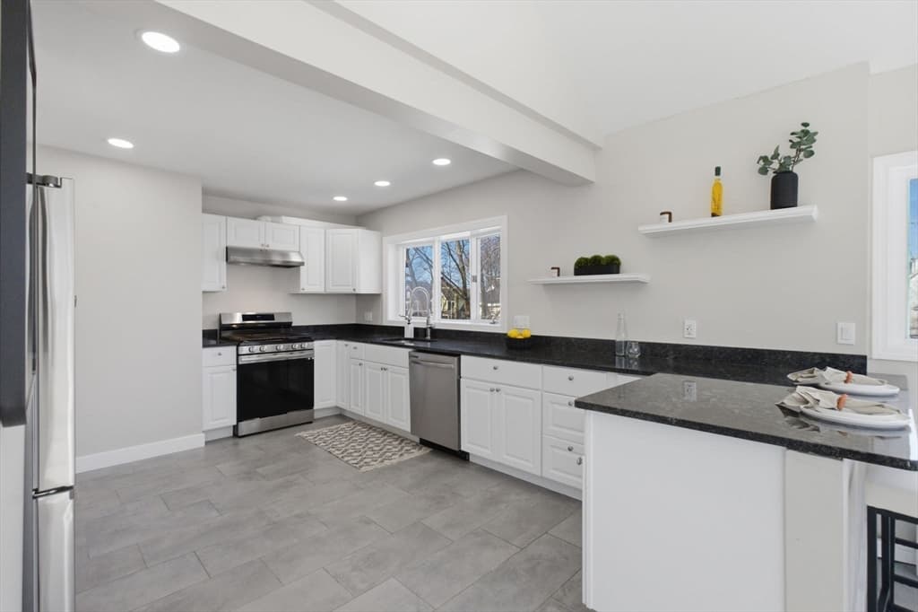 Condominium at 15 South Fairview Street # 3, Boston MA 02131, Boston, photo 4 of 42