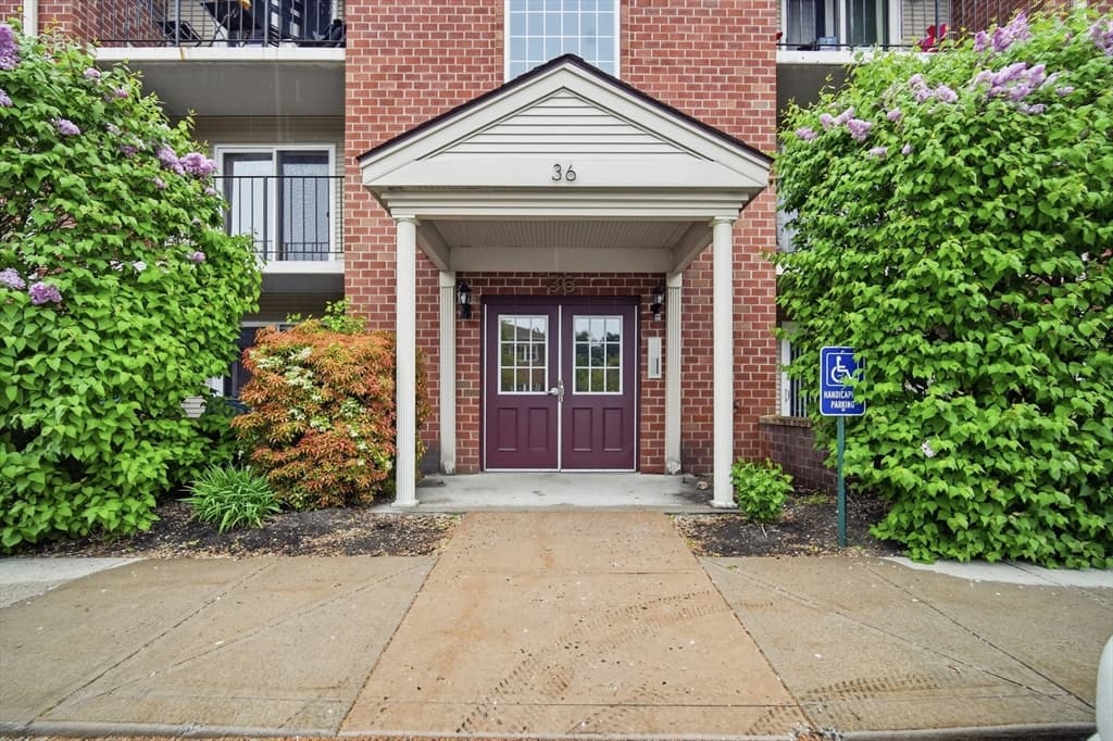 36 Maple Crest Cir # F, Holyoke MA 01040