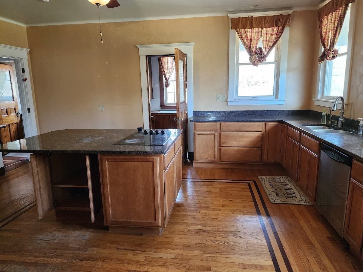 Single Family Residence at 31 Buena Vista Plz, Springfield MA 01108, Springfield, photo 14 of 42