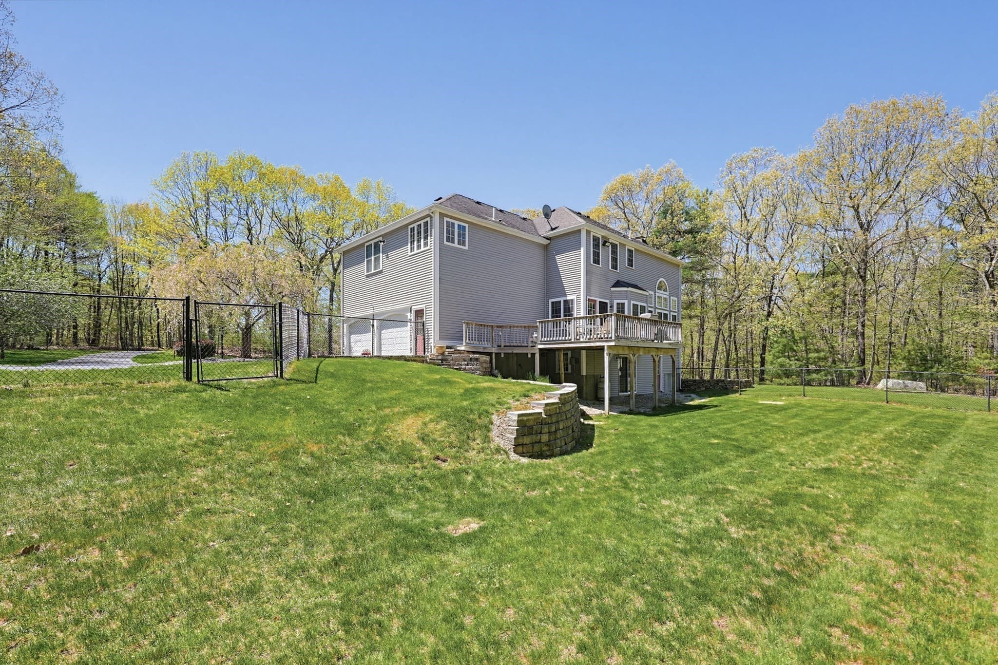 Single Family Residence at 10 Essex St, Douglas MA 01516, photo 8 of 42
