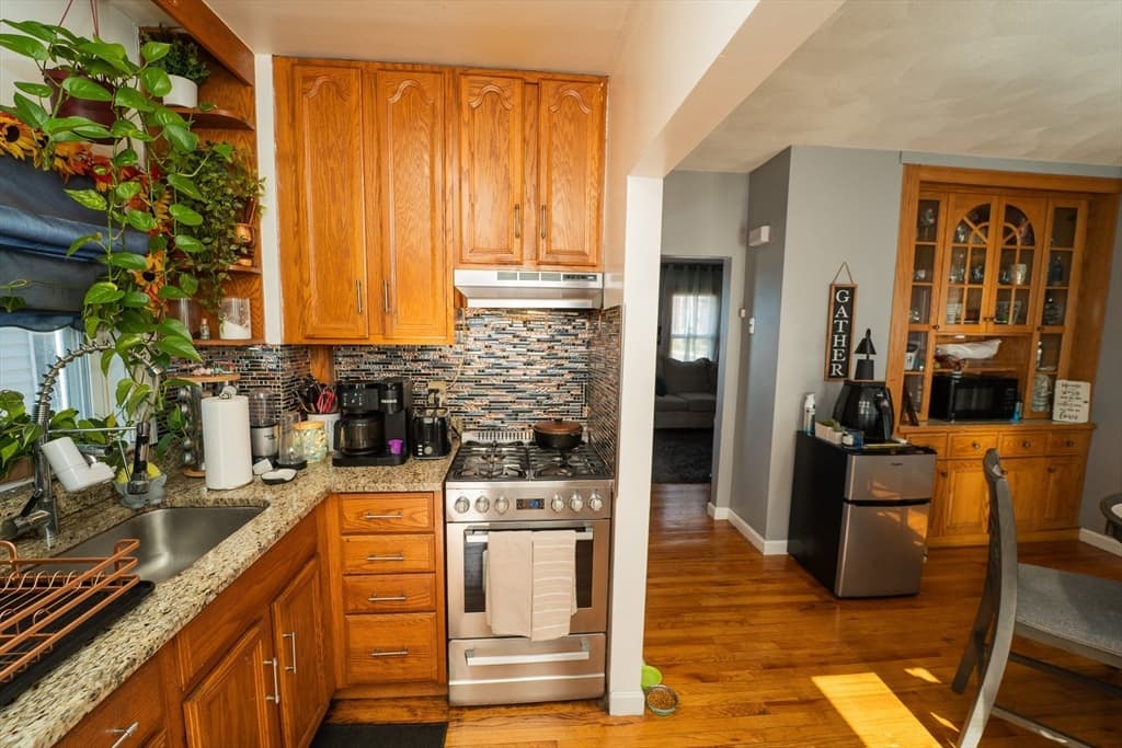 Single Family Residence at 1 Thatcher St, New Bedford MA 02744, New Bedford, photo 6 of 17