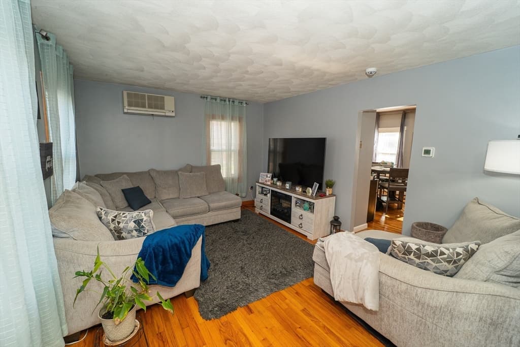 Single Family Residence at 1 Thatcher St, New Bedford MA 02744, New Bedford, photo 7 of 17