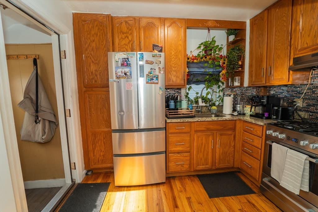 Single Family Residence at 1 Thatcher St, New Bedford MA 02744, New Bedford, photo 5 of 17