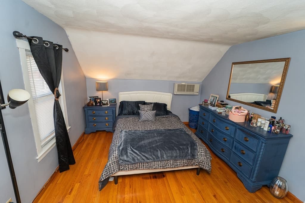 Single Family Residence at 1 Thatcher St, New Bedford MA 02744, New Bedford, photo 9 of 17