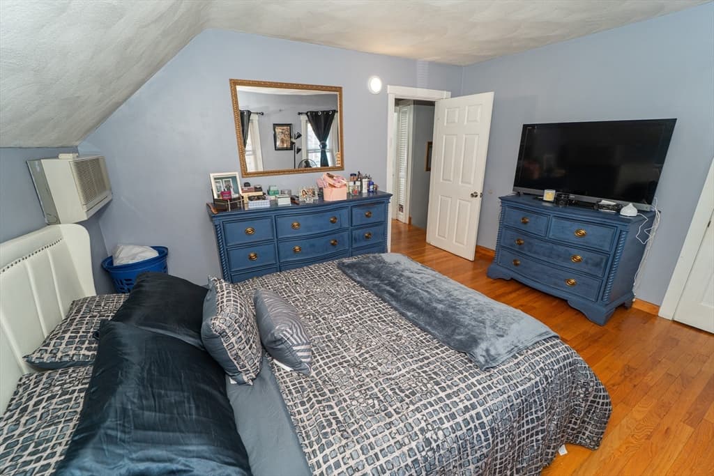 Single Family Residence at 1 Thatcher St, New Bedford MA 02744, New Bedford, photo 10 of 17