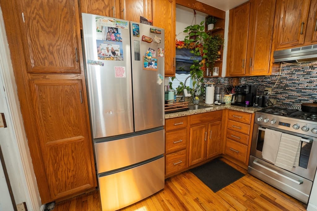 Single Family Residence at 1 Thatcher St, New Bedford MA 02744, New Bedford, photo 4 of 17