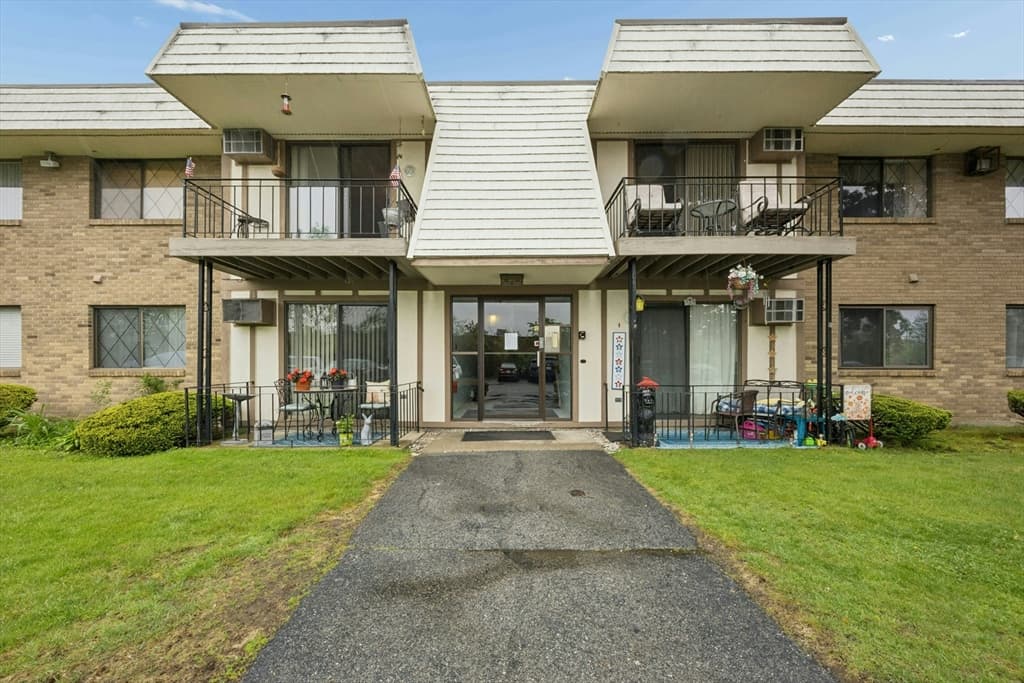 Condominium at 395 Merrimack St # 42, Methuen MA 01844, Methuen, photo 2 of 32