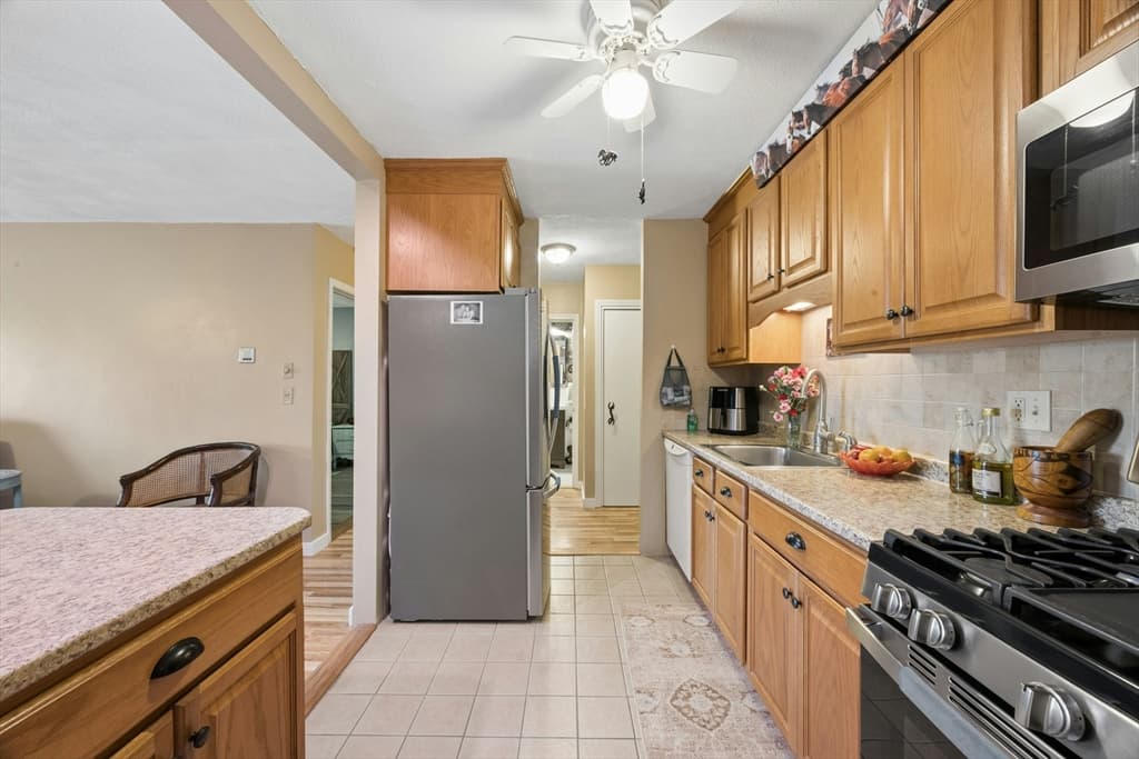 Condominium at 395 Merrimack St # 42, Methuen MA 01844, Methuen, photo 17 of 32