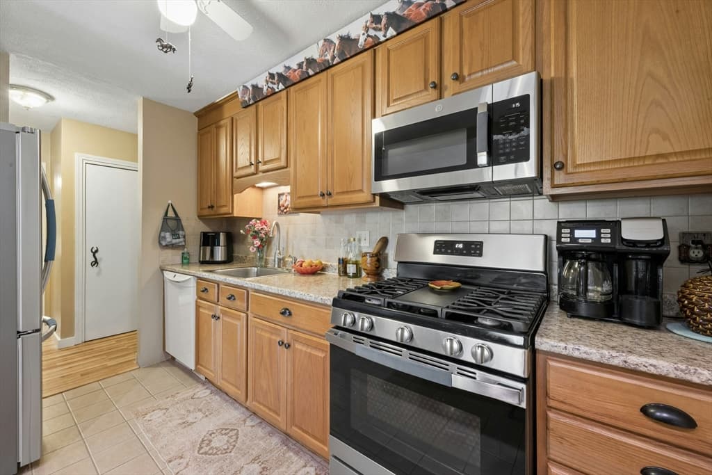 Condominium at 395 Merrimack St # 42, Methuen MA 01844, Methuen, photo 16 of 32