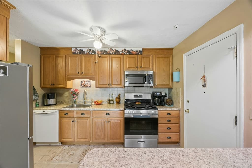 Condominium at 395 Merrimack St # 42, Methuen MA 01844, Methuen, photo 12 of 32