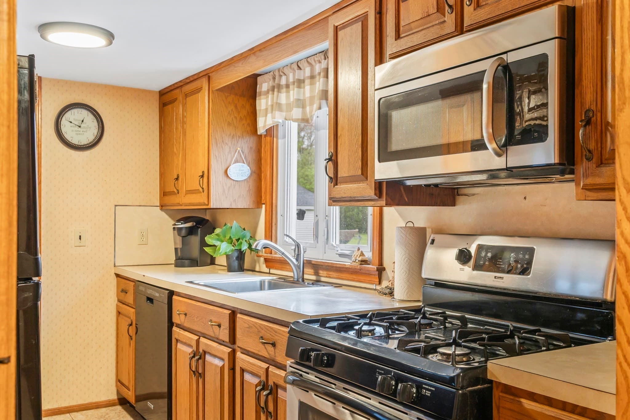 Single Family Residence at 105 Ann Vinal Rd, Scituate MA 02066, photo 17 of 26