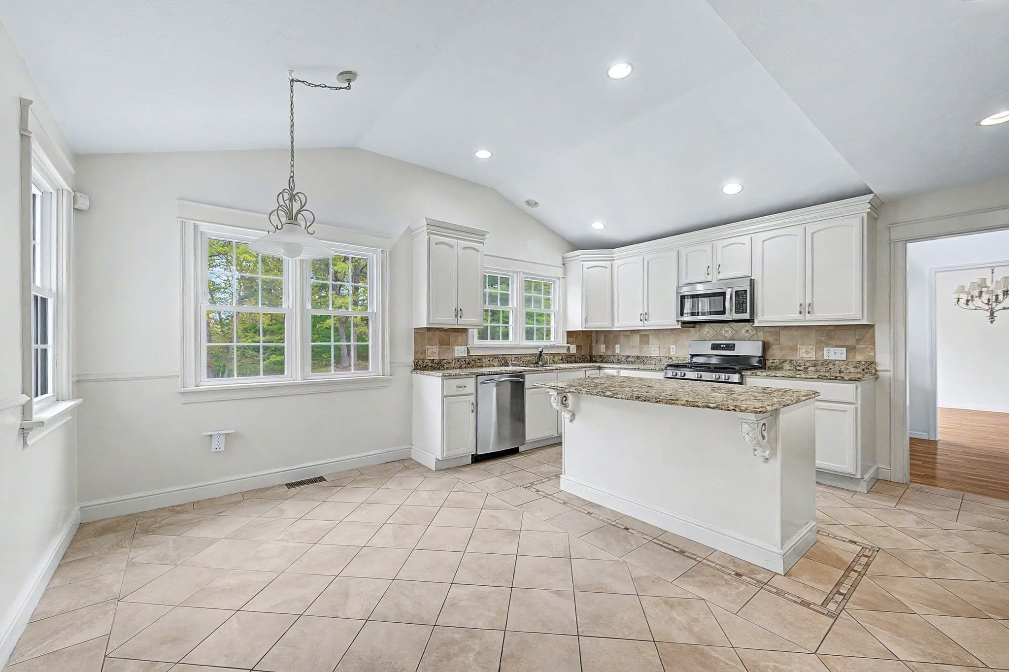 Condominium at 3 Oak View Ter # 3, Franklin MA 02038, photo 7 of 38