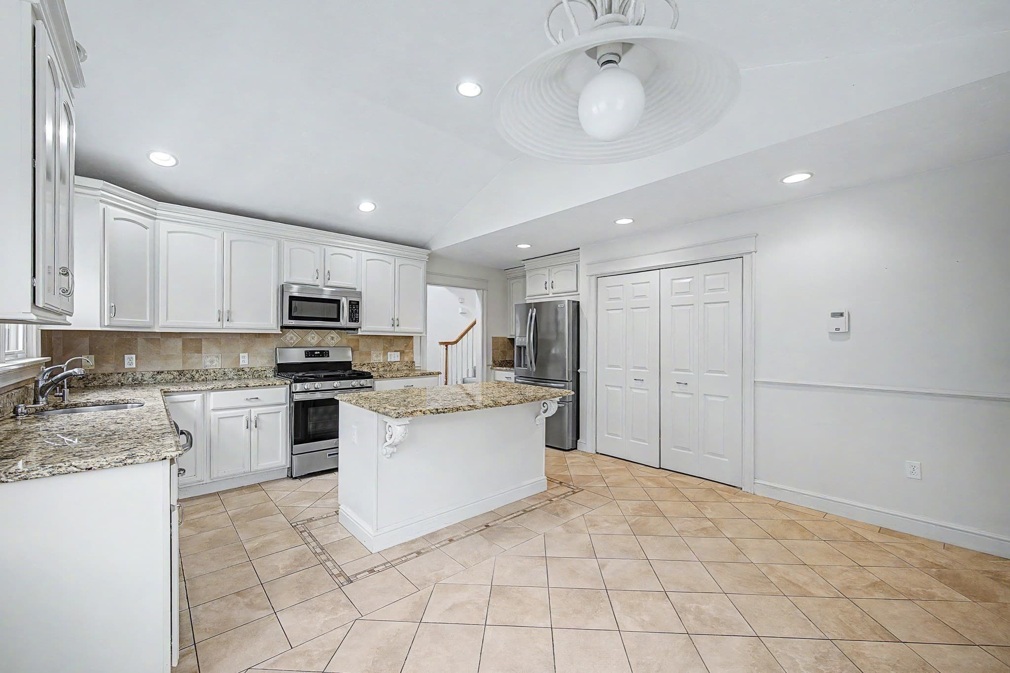 Condominium at 3 Oak View Ter # 3, Franklin MA 02038, photo 9 of 38