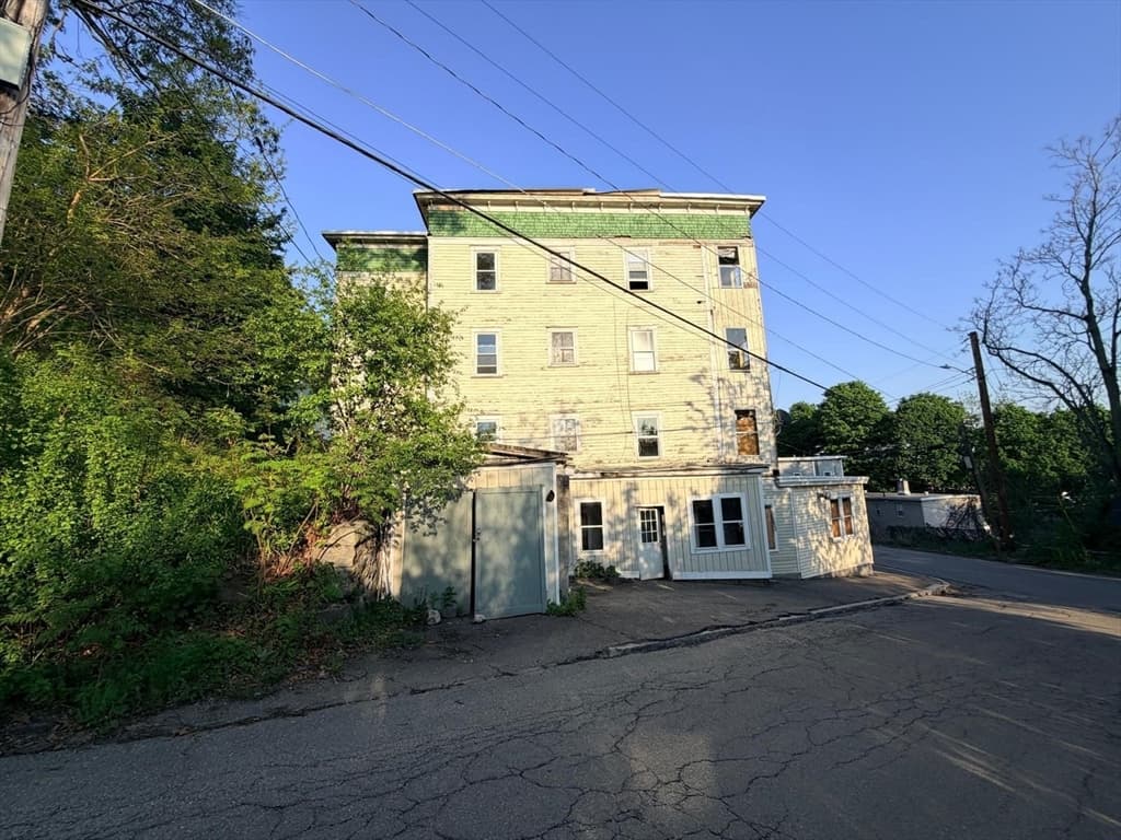 4 Family at 32 Mount Globe St, Fitchburg MA 01420, photo 2 of 32
