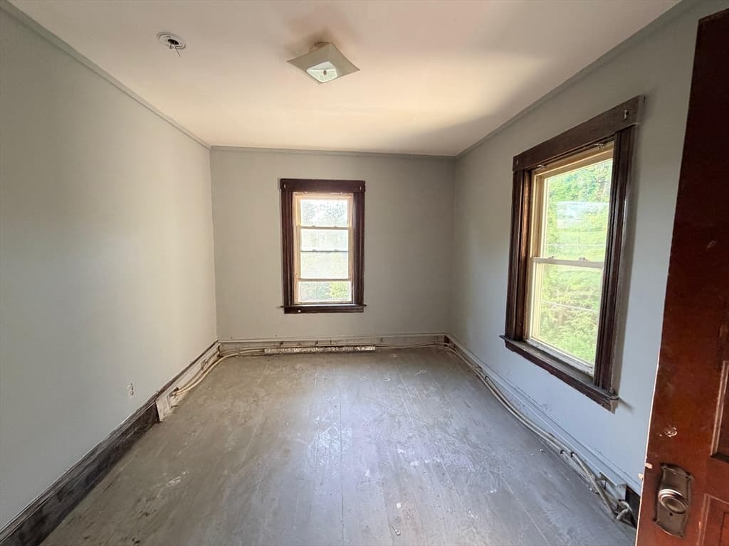 4 Family at 32 Mount Globe St, Fitchburg MA 01420, photo 10 of 32