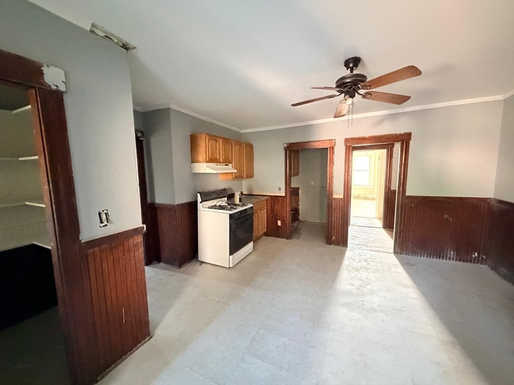 4 Family at 32 Mount Globe St, Fitchburg MA 01420, photo 18 of 32