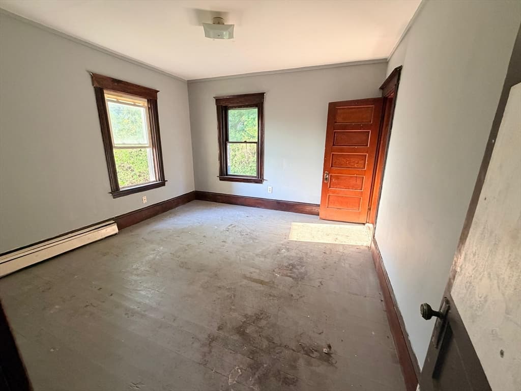4 Family at 32 Mount Globe St, Fitchburg MA 01420, photo 11 of 32