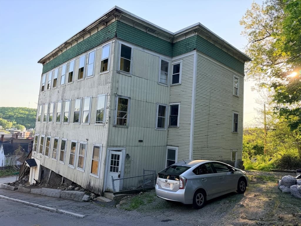 4 Family at 32 Mount Globe St, Fitchburg MA 01420, photo 4 of 32