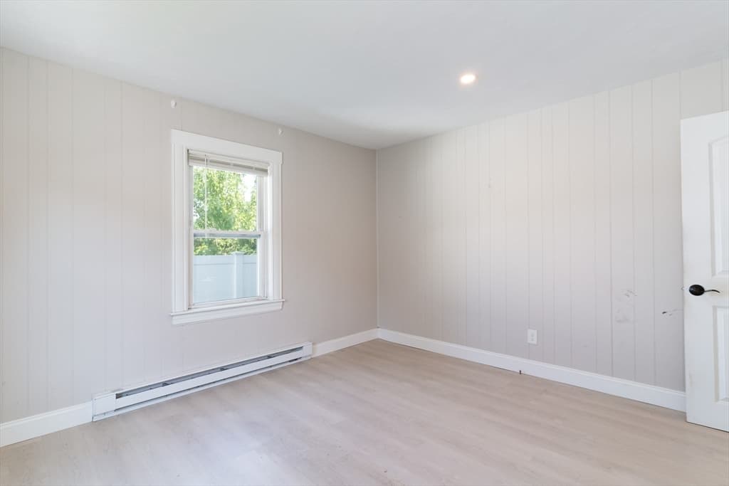 22 Marsh Ave, Southbridge MA 01550 photo 17
